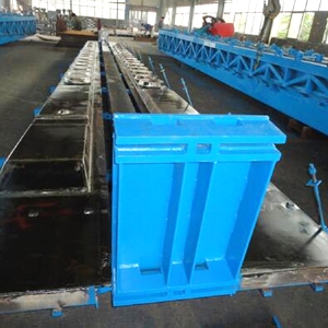 Catenary mast mold